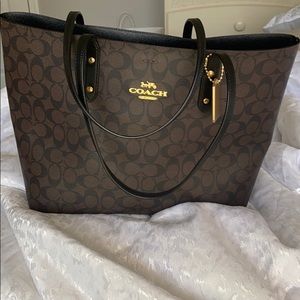 Coach Town Tote In Signature Canvas